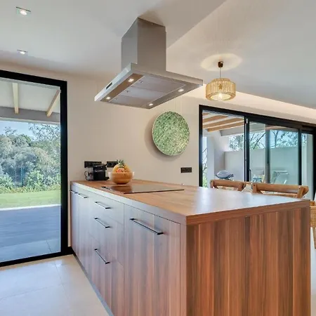 Endless Luxury At Paradise Apartment