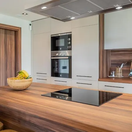 Endless Luxury At Paradise Apartment