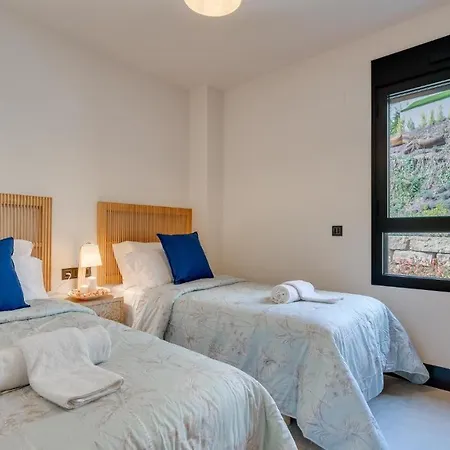 Endless Luxury At Paradise Apartment *